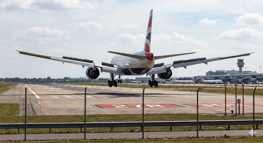 Large commercial aircraft on final approach during return-to-base scenario following fuel dump procedure